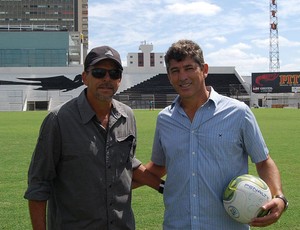 Alemão, técnico do Central, e Amarildo Amaral, gerente de futebol (Foto: Tiago Medeiros / GloboEsporte.com)