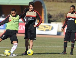 Apesar dos rumores do acerto, Pato treinou normalmente nesta manhã no Milan (Foto: Site oficial do Milan)