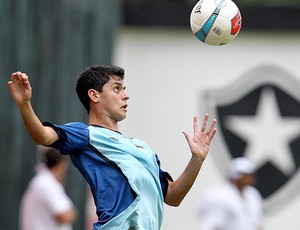Matheus no treino do Botafogo (Foto: Satiro Sodré / Divulgação Agif)