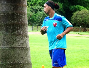Ronaldinho Gaúcho no treino do Flamengo em Londrina (Foto: Janir Junior / GLOBOESPORTE.COM)