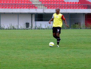 Edson Silva foi a novidade na equipe titular do São Paulo (Foto: Marcelo Prado / GLOBOESPORTE.COM)
