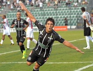 Aloísio gol Figueirense (Foto: Antônio Carlos Mafalda / Ag. Estado)