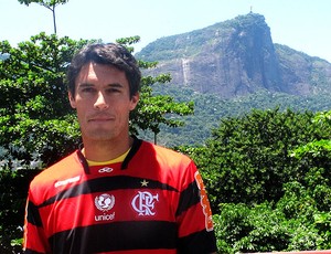 González apresentado no Flamengo (Foto: Janir Junior / GLOBOESPORTE.COM)