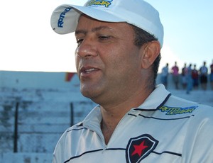 Técnico do Botafogo-PB, Suélio Lacerda (Foto: Renata Vasconcellos)