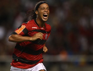 Ronaldinho comemora gol do Flamengo sobre o Real Potosi (Foto: Press 21/Tony Dias)