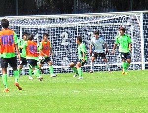 Coreanos no treino do Palmeiras (Foto: Daniel Romeu / Globoesporte.com)