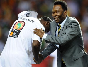 Sob olhares de Pelé, Costa do Marfim vence e vai para a final (AFP)