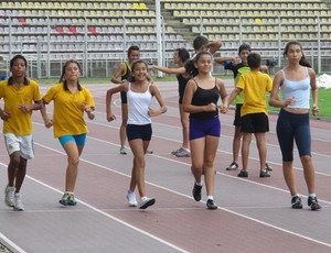 Meninas fazem treino de atletismo no estádio  Táchira venezuela (Foto: Carlos Augusto Ferrari/Globoesporte.com)