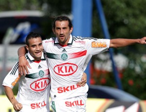 Maikon Leite e Barcos, do Palmeiras, em jogo contra o São Paulo (Foto: agência estado)