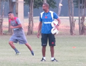 Cristóvão Borges e Allan treino Vasco Assunção Paraguai (Foto: Gustavo Rotstein/Globoesporte.com)