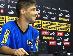 Fellype Gabriel entrevista coletiva Botafogo (Foto: André Casado / Globoesporte.com)