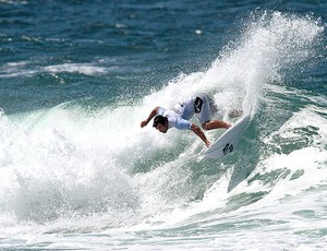 Willian Cardoso na etada de surfe (Foto: ASP)