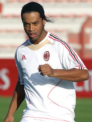 Ronaldinho Gaúcho no treino do Milan em Dubai