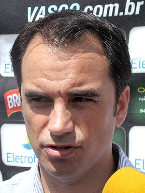 Rodrigo Caetano durante entrevista do Vasco
