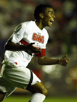 Dener comemora gol do São Paulo na Copinha