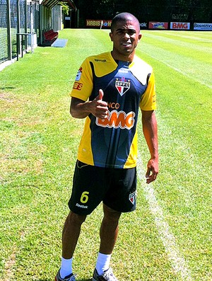 Junior Cesar no treino do São Paulo (Foto: Marcelo Prado / GLOBOESPORTE.COM)