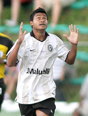 Adriano Gabiru gol Corinthians-PR (Foto: Ag. Estado)