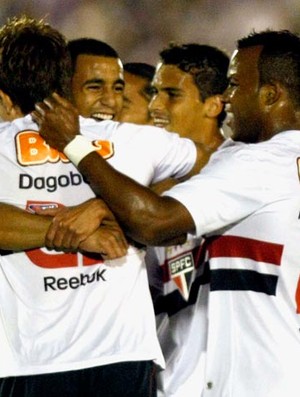 Dagoberto comemora gol do São Paulo (Foto: Agência Estado)