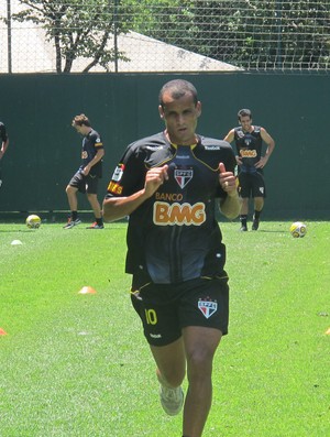 Rivaldo no treino do São Paulo (Foto: Marcelo Prado / GLOBOESPORTE.COM)