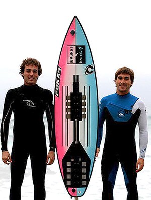 Surfe prancha tecnológica Mario Azurza e Aritz Aranburu (Foto: Divulgação)