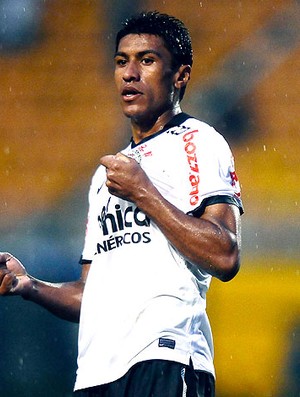 Paulinho comemora gol do Corinthians (Foto: Marcos Ribolli / GLOBOESPORTE.COM)