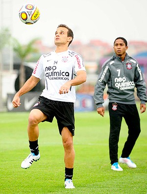 Morais Jorge Henrique treino Corinthians (Foto: Marcos Ribolli / Globoesporte.com)