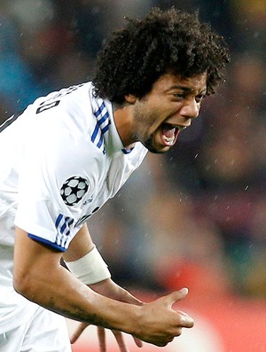 Marcelo comemora gol do Real Madrid contra o Barcelona (Foto: Reuters)
