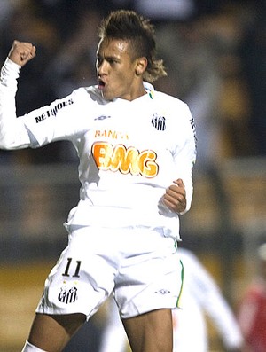 Neymar comemora gol do Santos contra o Once Caldas (Foto: EFE)
