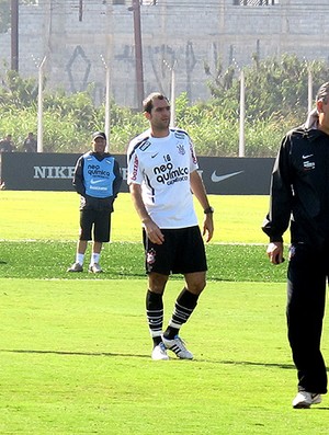 Danilo treina como titular do Corinthians (Foto: Carlos Augusto Ferrari / GLOBOESPORTE.COM)