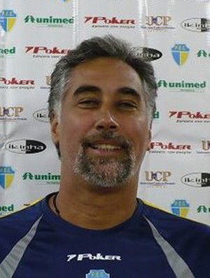 Fernando Malafaia, técnico do Umuarama na Liga Futsal 2011 (Foto: Divulgação) - fernando-malafaia-div470