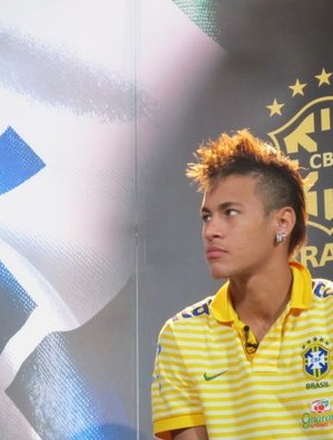 Neymar durante entrevista em Campana (Foto: Leandro Canônico / Globoesporte.com)