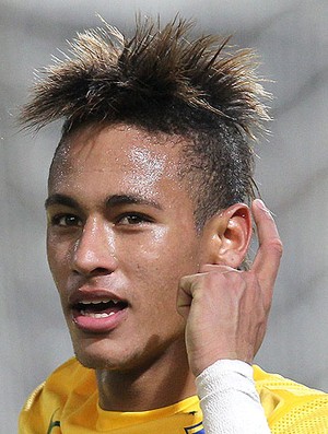 Neymar comemora gol do Brasil (Foto: EFE)