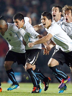 Jogadores Uruguai comemoram (Foto: Reuters)