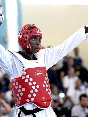 Diogo Silva comemora no taekwondo dos Jogos Militares (Foto: Cezar Loureiro / Ag. O Globo)