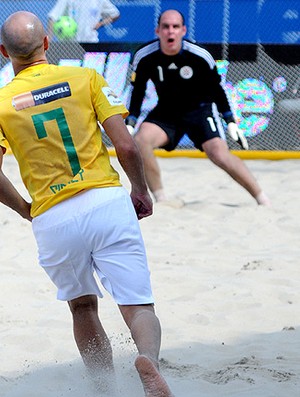 sidney brasil futebol de areia paraguai (Foto: Diego Mendes)