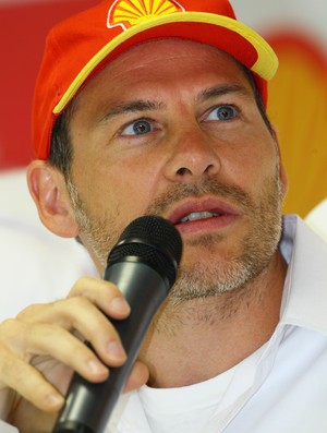 Villeneuve concede entrevista em Interlagos (Foto: Carsten Horst)