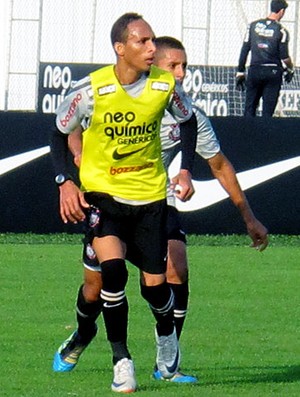 Liedson no treino do Corinthians (Foto: Carlos Augusto Ferrari / GLOBOESPORTE.COM)