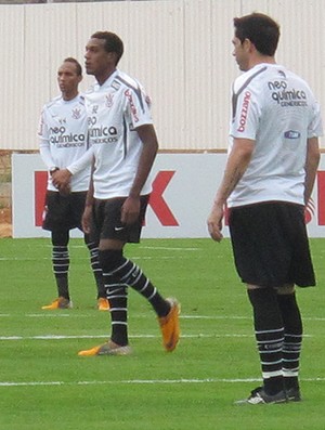 Edenílson durante treino do Corinthians (Foto: Carlos Augusto Ferrari/Globoesporte.com)