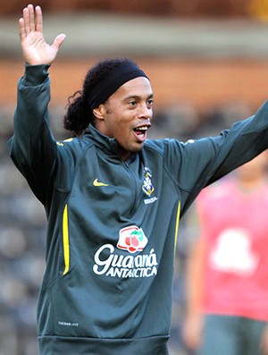 Ronaldinho no treino da Seleção (Foto: Mowa Press)