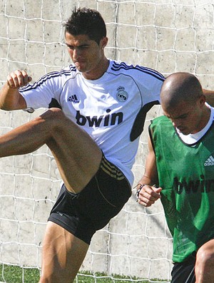 Cristiano Ronaldo no treino do Real Madrid (Foto: EFE)