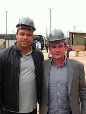 Ronaldo e Andrés Sanches nas obras de Itaquera (Foto: Reprodução/Twitter)