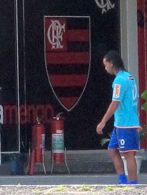Ronaldinho Gaúcho fora do rachão no CT do Flamengo (Foto: Richard Souza / GLOBOESPORTE.COM)