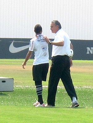 Liedson Tite treino Corinthians (Foto: Carlos Augusto Ferrari / Globoesporte.com)
