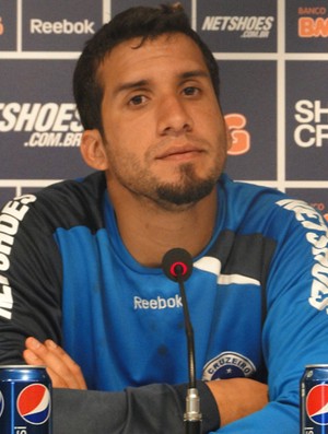 Victorino, zagueiro do Cruzeiro (Foto: Fernando Martins/Globoesporte.com)