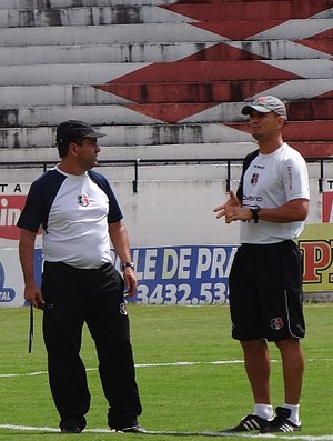 Zé Teodoro e Sandro, Santa Cruz (Foto: Bruno Marinho / GloboEsporte.com)