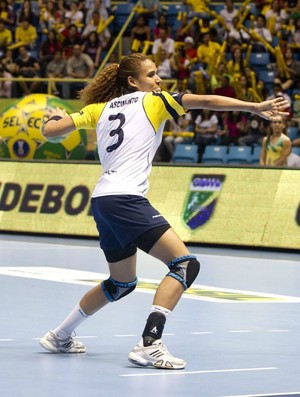Mundial de handebol Alexandra na partida Brasil x Romênia (Foto: Cinara Piccolo / Photo&Grafia)