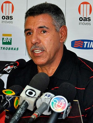 toninho cerezo é apresentado no vitoria (Foto: Eric Luis Carvalho/Globoesporte.com)