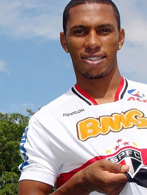 zagueiro Paulo Miranda é apresentado no São Paulo (Foto: Rubens Chiri / Site oficial do São Paulo FC)