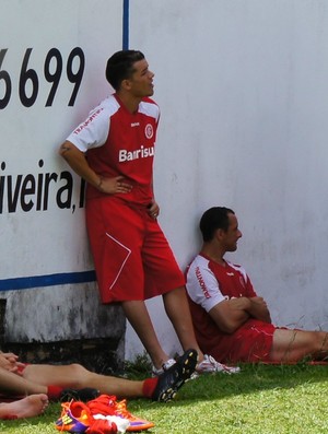 D'Alessandro sente lesão no treino do Inter (Foto: Diego Guichard/Globoesporte.com)