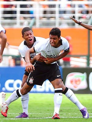 Antônio Carlos comemora gol do Corinthians na final da Copa SP contra o Fluminense (Foto: Marcos Ribolli / GLOBOESPORTE.COM)